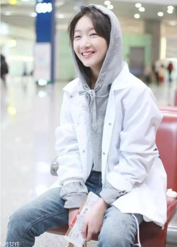 秋冬衛衣怎么穿好看 2018衛衣搭配女