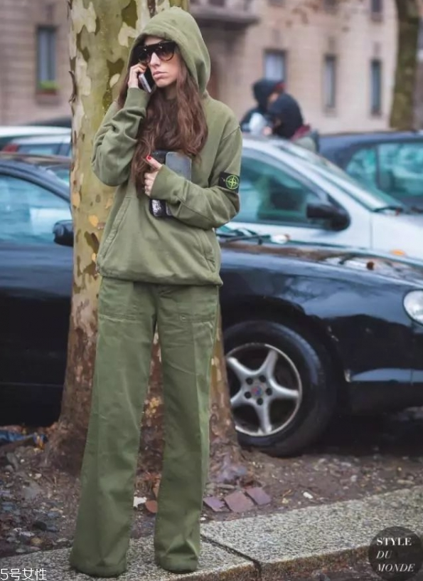 秋冬衛衣怎么穿好看 2018衛衣搭配女