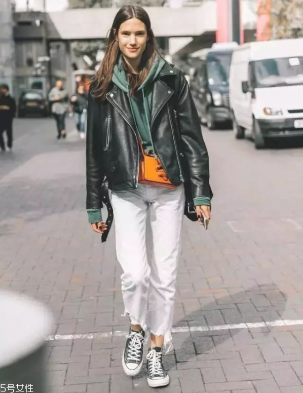 秋冬衛衣怎么穿好看 2018衛衣搭配女