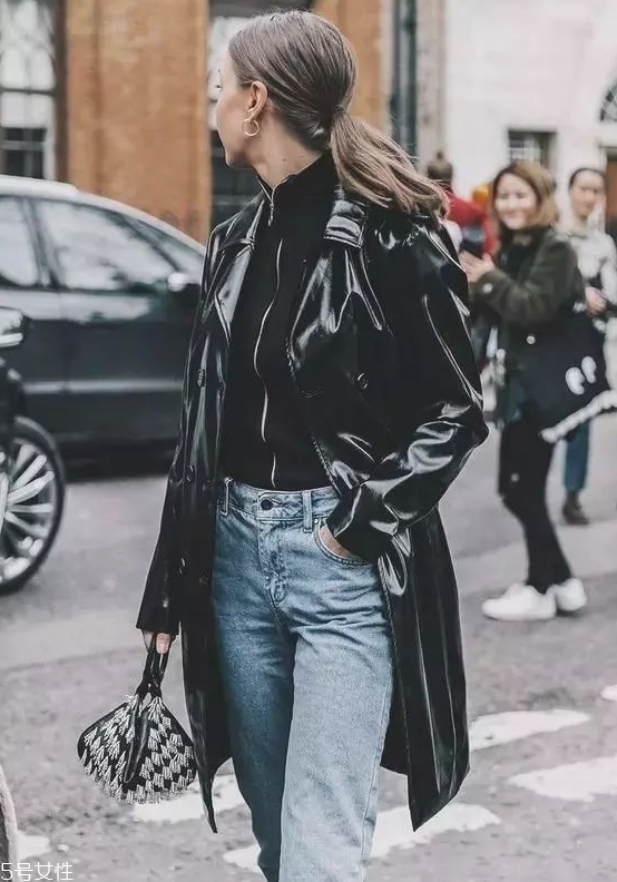 秋冬衛衣怎么穿好看 2018衛衣搭配女