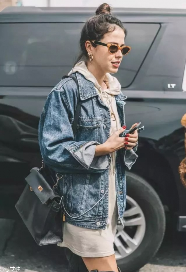 秋冬衛衣怎么穿好看 2018衛衣搭配女