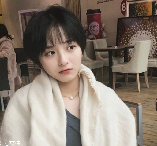 短發燙染什么樣的造型好看 不燙不染的女生短發發型