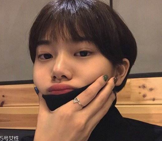 短發燙染什么樣的造型好看 不燙不染的女生短發發型