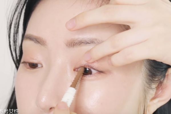 眼鏡妝怎么畫可愛 4步驟打造精神煥發眼妝