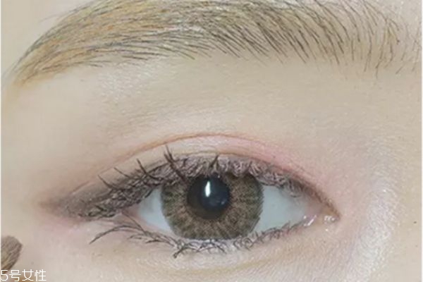 眼影眼線睫毛膏順序 眼妝順序很關鍵