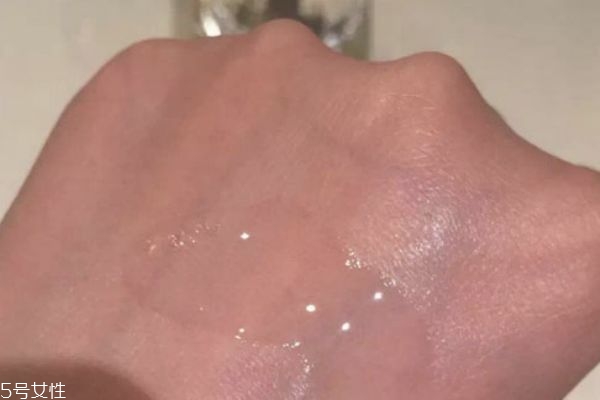 cpb手榴彈精華好用嗎 號(hào)稱(chēng)除了貴沒(méi)有別的缺點(diǎn)的肌底液