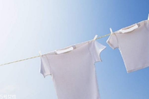 白衣服發黃能用84嗎 盡量不要用