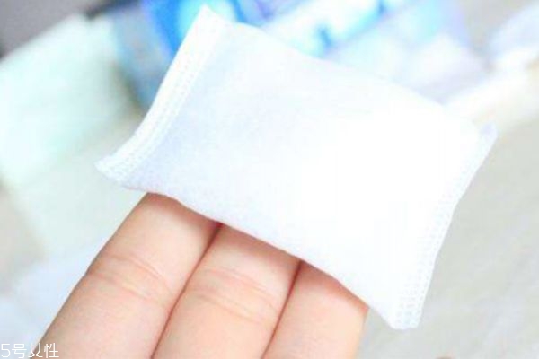 卸妝棉怎么用 卸妝棉和化妝棉的區別