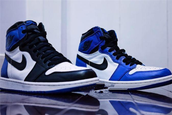 aj1小閃電和大閃電區別 細節很不一樣