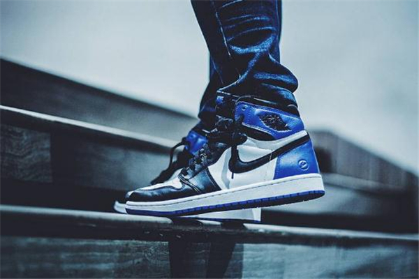 aj1小閃電和大閃電區別 細節很不一樣