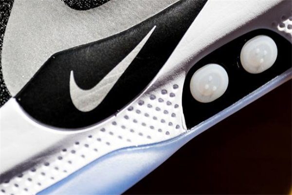 nike adapt bb什么時候發售 耐克首款自動系帶籃球鞋