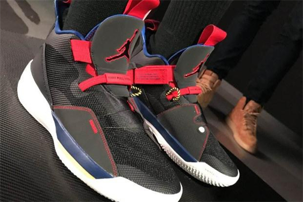 aj33磨足弓怎么解決 和自動鞋帶系統有關
