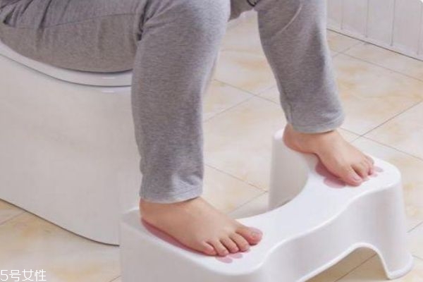 產后孕婦坐月子怎么上廁所