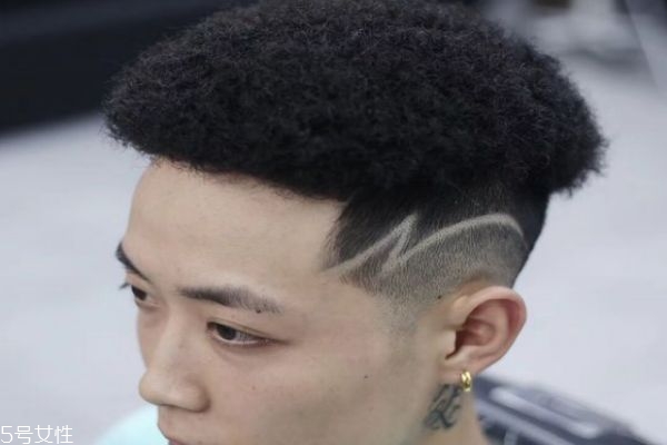 黑人燙是怎么搞出來的 類似臟辮的燙發