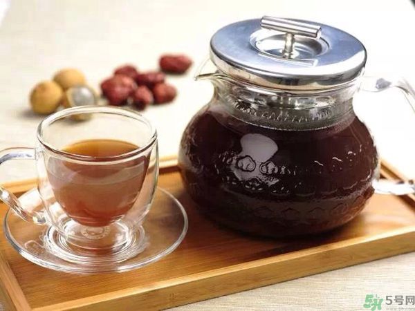 紅棗不能和什么一起吃？紅棗泡水喝會(huì)上火嗎？