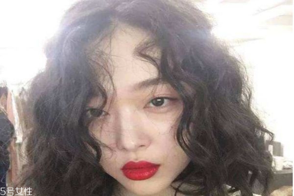 睡不醒發型配什么顏色 睡不醒頭染什么色好看