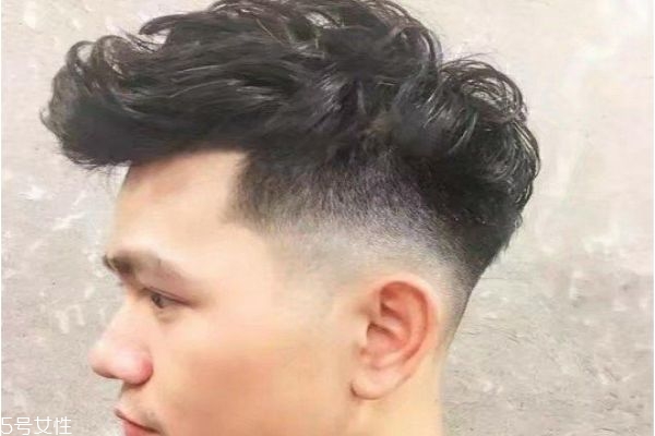 頭發少適合什么發型男 男生頭發稀少發型好看