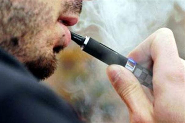 吸煙會導(dǎo)致臉上起痘痘嗎 吸煙對皮膚有什么影響
