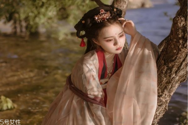 短發古裝發型簡單扎法 古風發型教程