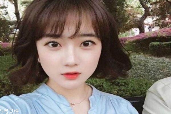 額頭窄顴骨寬叫什么臉型 額頭窄顴骨寬適合發型