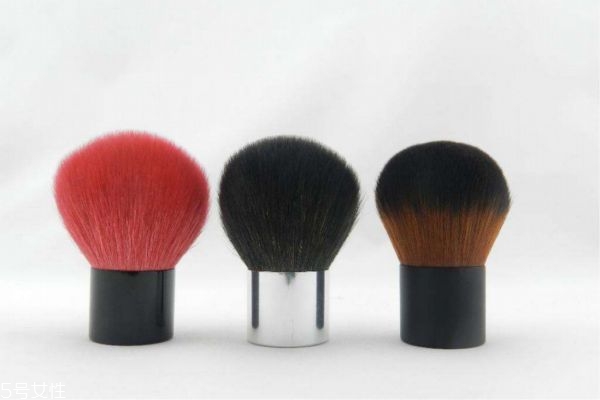 腮紅刷和散粉刷一樣嗎 腮紅刷與散粉刷區分