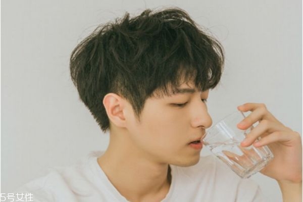 男生瓜子臉剪什么發型 男生剪什么發型好看圖