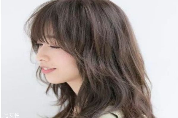 2019春夏發(fā)型趨勢(shì) 2019年中長發(fā)流行發(fā)型女