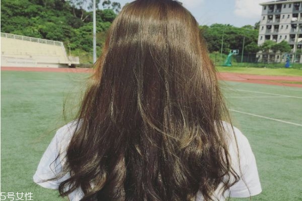 悶青色適合什么膚色 悶青色頭發弄什么發型好看