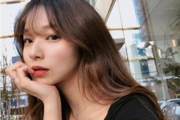 2019春夏發(fā)型趨勢(shì) 2019年中長發(fā)流行發(fā)型女