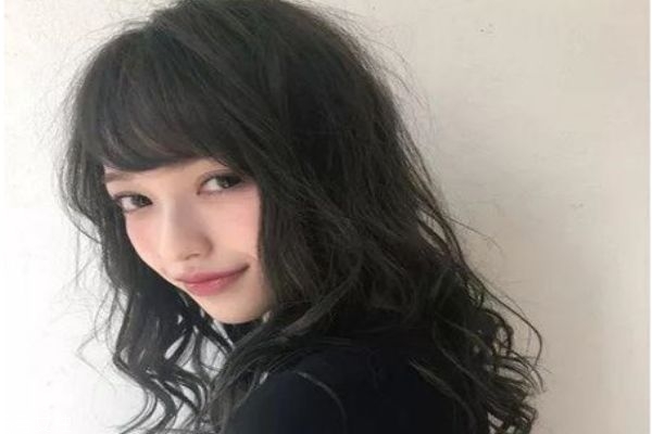 2019春夏發(fā)型趨勢(shì) 2019年中長發(fā)流行發(fā)型女