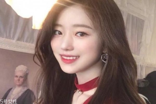 2019春夏發(fā)型趨勢(shì) 2019年中長發(fā)流行發(fā)型女