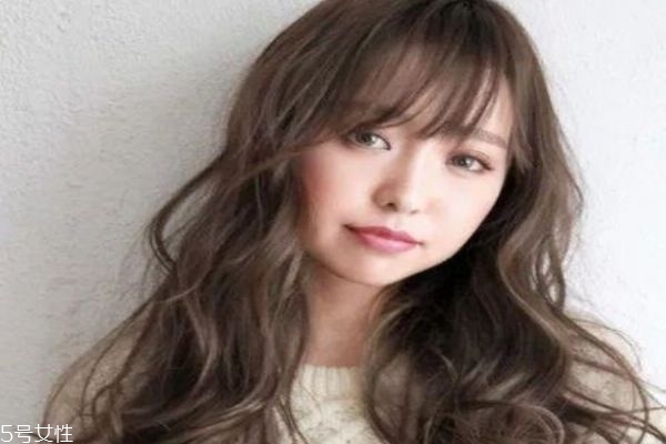 2019春夏發(fā)型趨勢(shì) 2019年中長發(fā)流行發(fā)型女