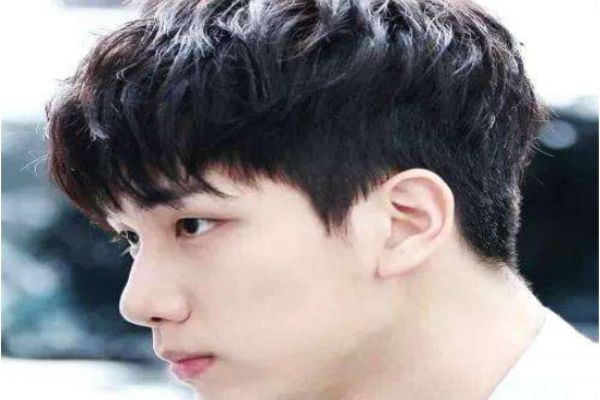 男生瓜子臉剪什么發型 男生剪什么發型好看圖