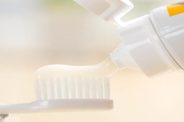 兒童牙膏和成人牙膏有什么區別呢 牙膏到底要不要含氟呢