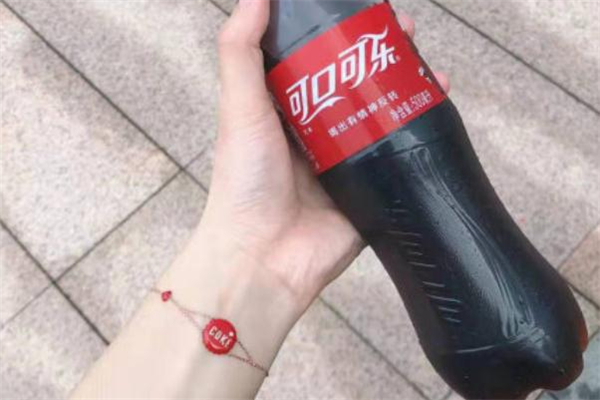 肥宅快樂水手鏈多少錢 周大?？煽诳蓸肥宙渻r格