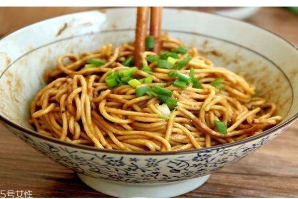 熱干面有什么營養價值嗎 吃熱干面有什么好處嗎