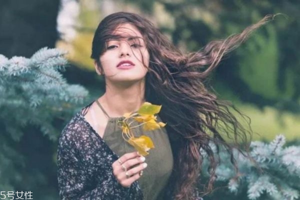 怎么試探一個女生是否喜歡你 聊天女生喜歡你的表現