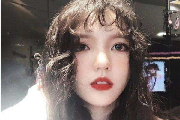 臉大什么發型顯臉小 臉大女生顯臉小的發型