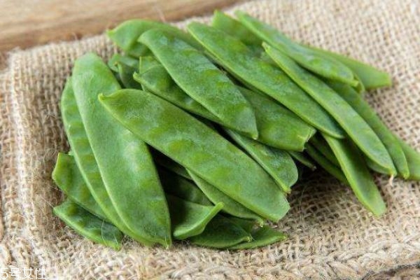 吃荷蘭豆有什么作用呢 荷蘭豆生長在什么環境里呢