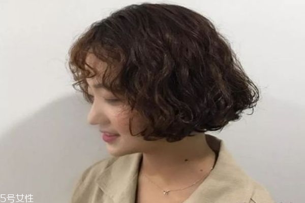 今年最流行的發型圖片短發燙發 紋理燙短發圖片女