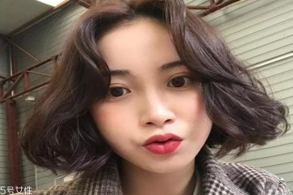 今年最流行的發型圖片短發燙發 紋理燙短發圖片女