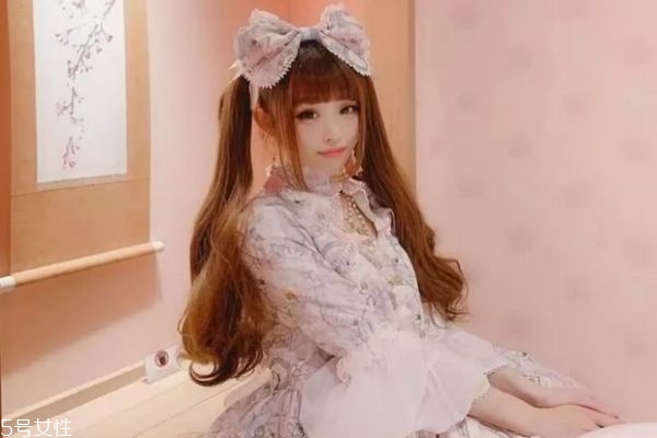 哪些發型適合洛麗塔 洛麗塔適合什么發型