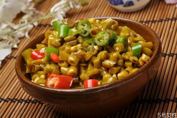 酸豆角是怎么做的呢 酸豆角有什么營養價值呢