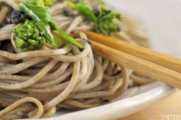 蕎麥面有什么營養價值呢 吃蕎麥面有什么好處呢