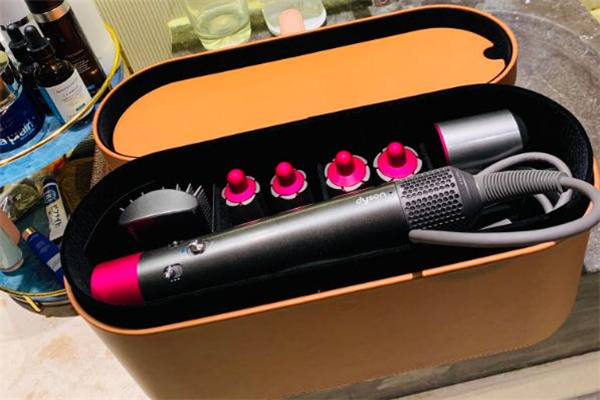 戴森卷發棒怎么用 戴森卷發棒使用方法