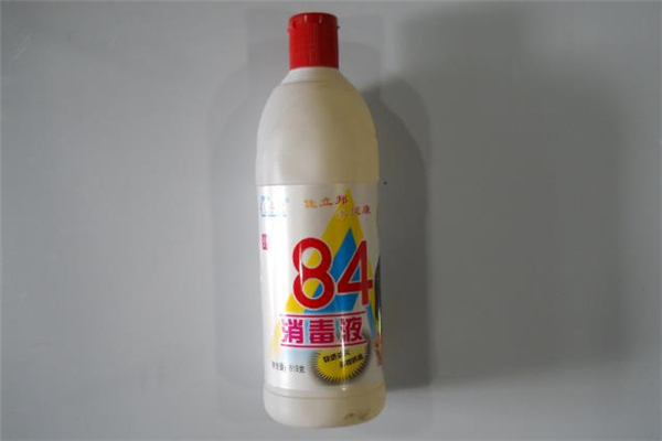 84消毒液怎么漂白衣服 漂白衣服注意事項