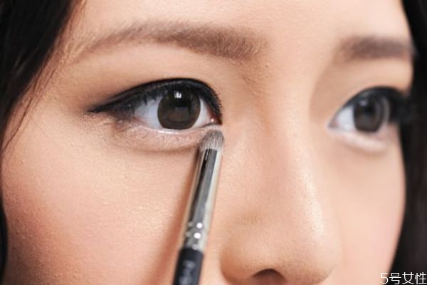 眼影刷和暈染刷的區別 眼影刷的分類