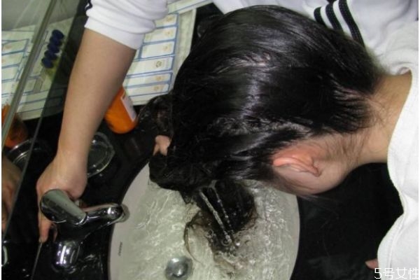 接發膠怎么去掉 接發膠去除的方法