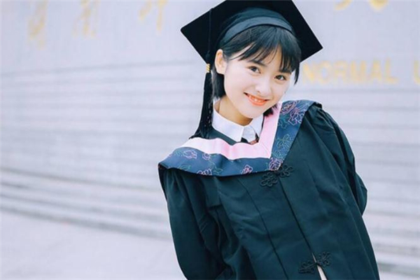 拍畢業照什么發型好看 畢業照什么發型顯臉小