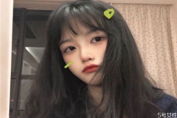 頭發比較硬的女生適合燙頭發嗎 燙發對發質有什么要求